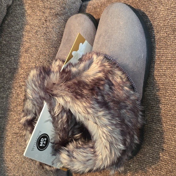 ISOTONER BRAND WOMEN'S GRAY AND BLACK FAUX FUR ANKLE BOOTS SIZE MEDIUM 7… - Picture 4 of 13